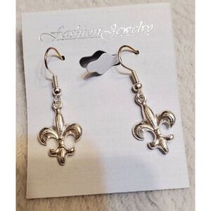 𝅺FASHION Jewerly Women Fleur De Lis Earrings Silver